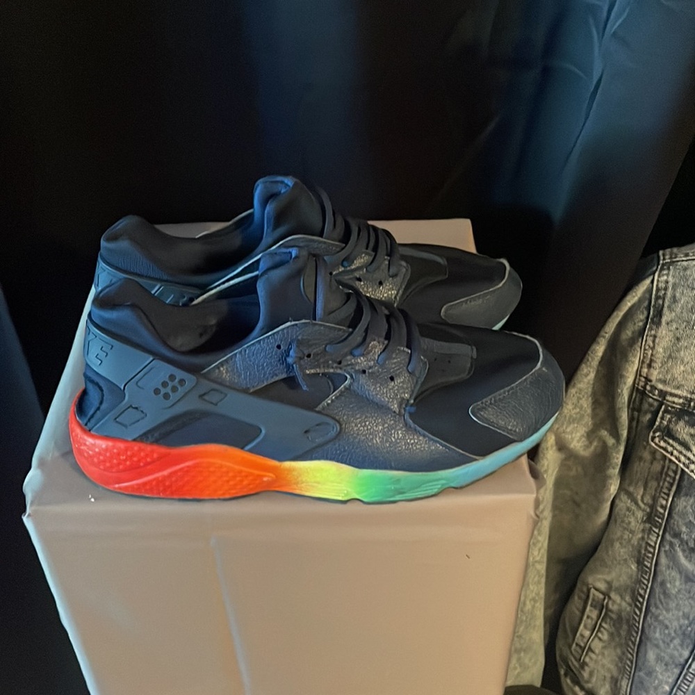 Nike huaraches in men’s size 11 blue rainbow soles